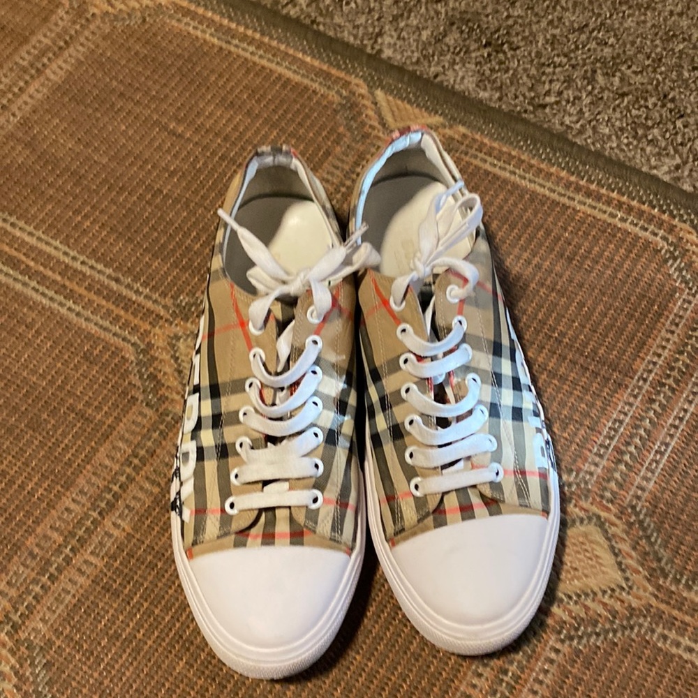 Size 10 canvas Burberry shoes
